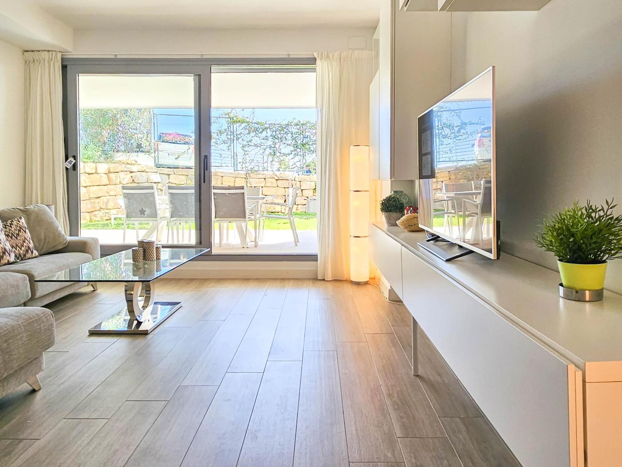 Luxury Ground Floor Apt - 300 M To Cabopino Golf Marbella Exterior photo